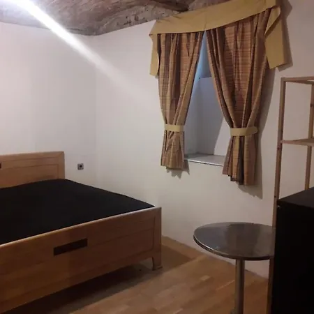 Appartement Central 2-room Souterrain Flat *